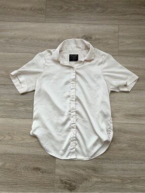 Abercrombie & Fitch White Short-Sleeve Button-Up Shirt